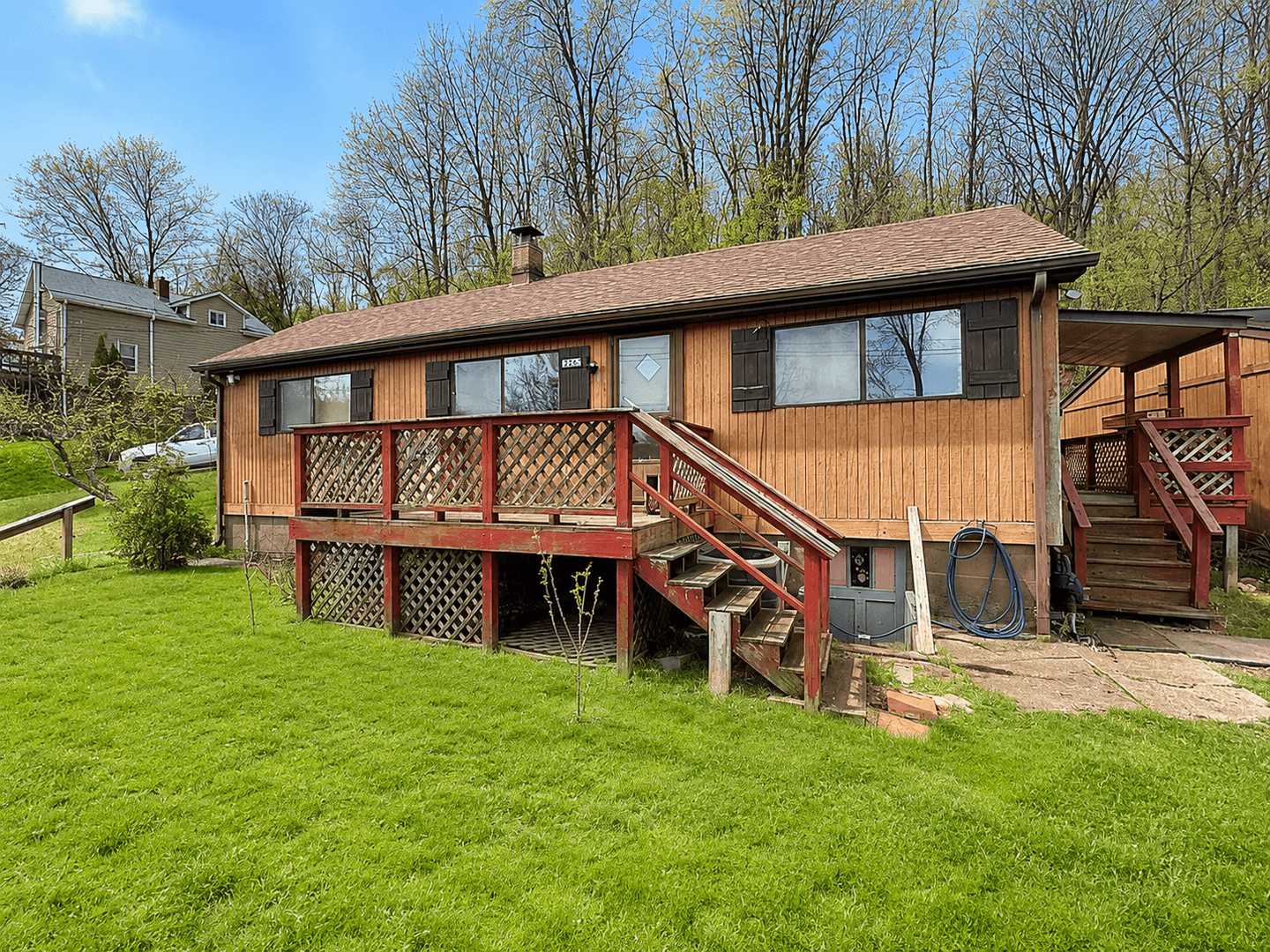 Verona House: 1445 Hulton Road