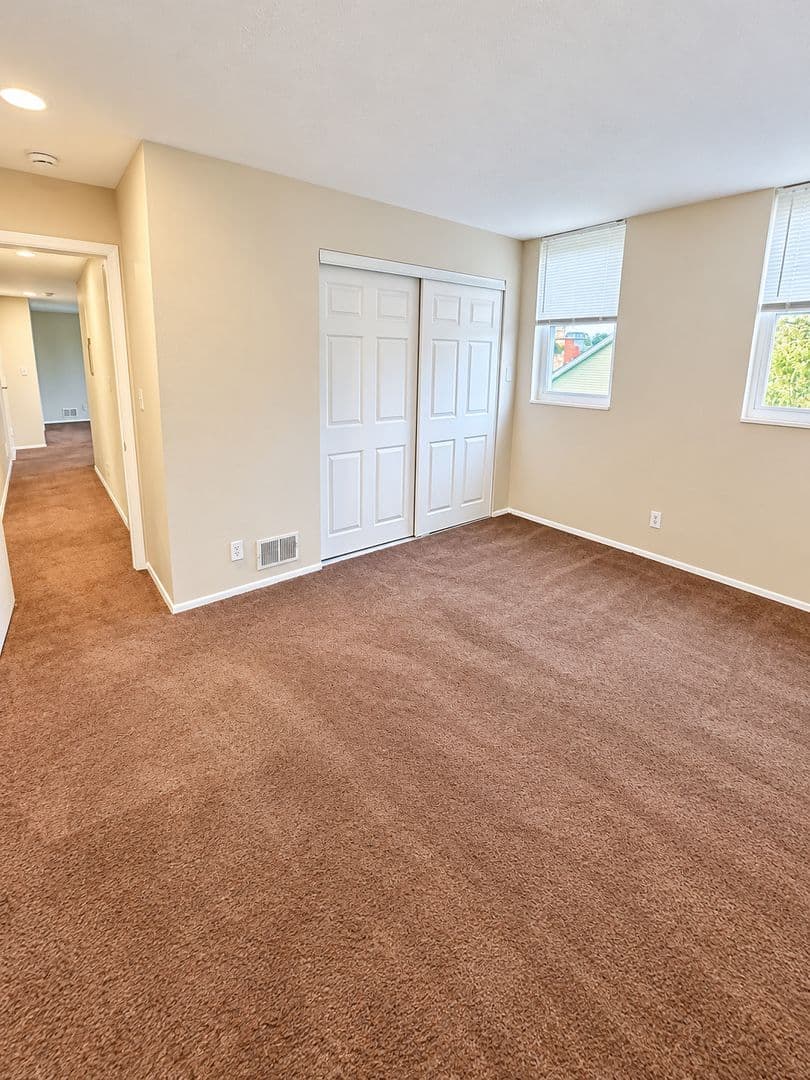 McKees Rocks Apartment: 321 Ella Street