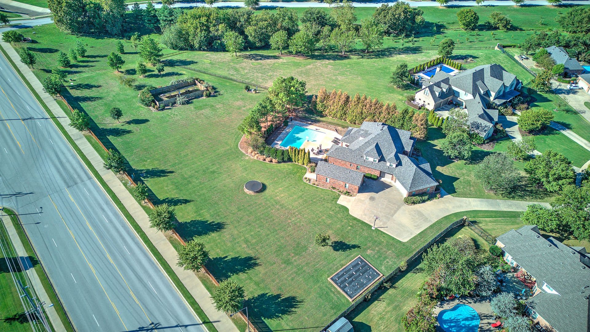 Springdale House: 6482 Wells Cir