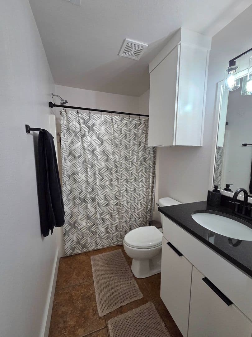 Rogers House: 207 E Marietta Ct