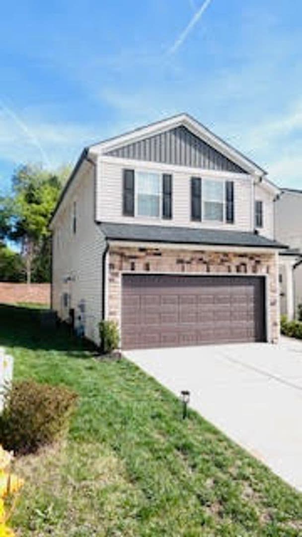 Winston-Salem House: 4231 Honeysuckle Vine Drive