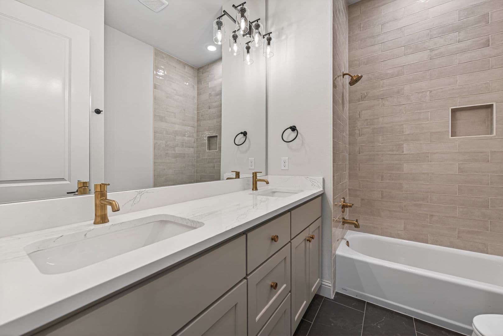 Bentonville House: 8900 W Comet Dr