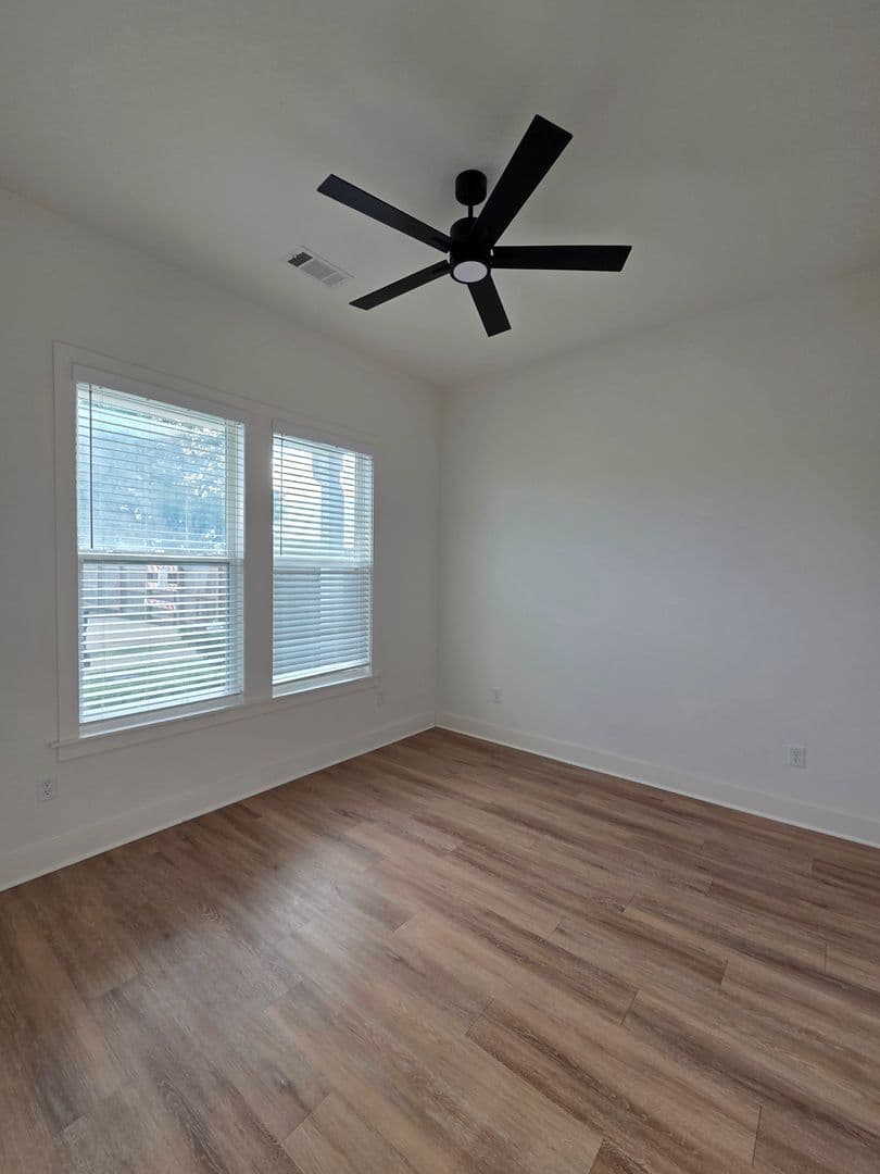 Rogers House: 5912 S 41st St