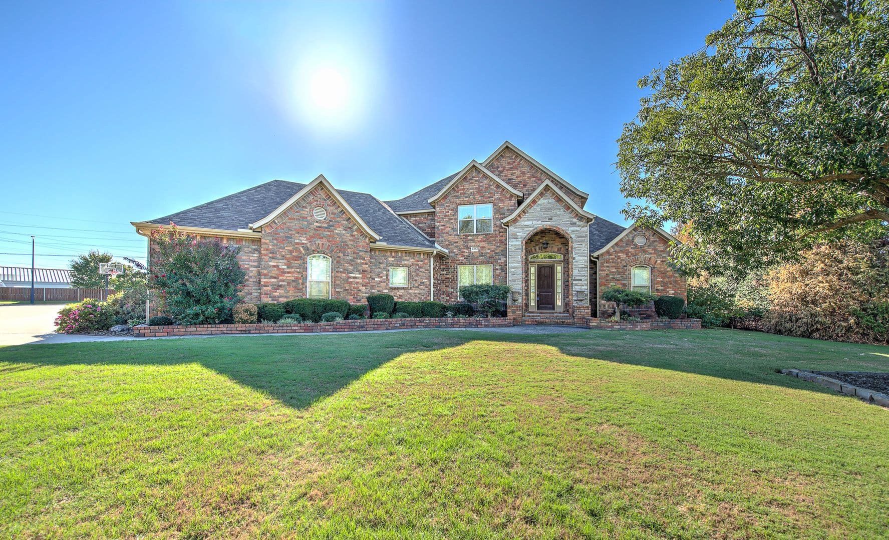 Springdale House: 6482 Wells Cir