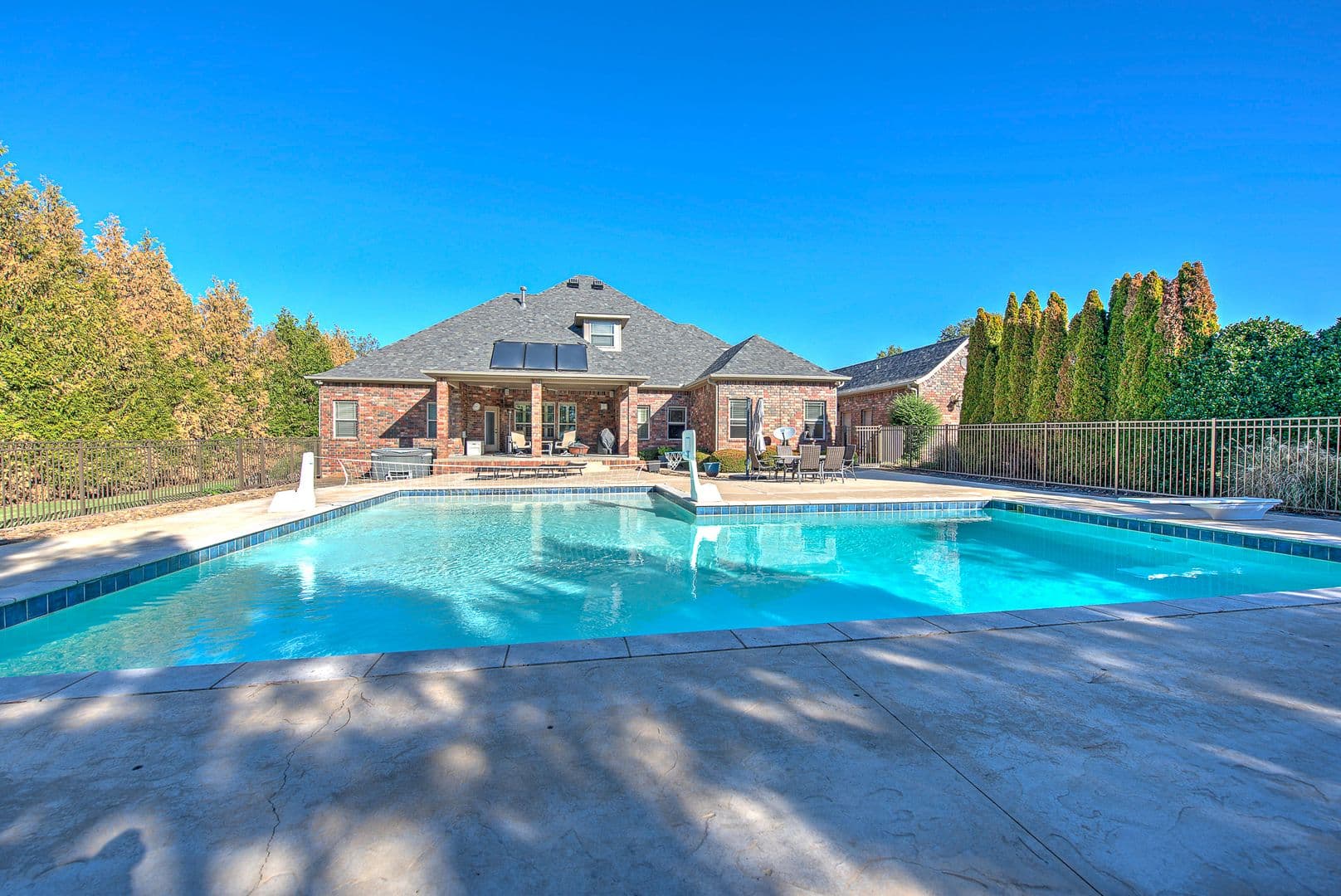 Springdale House: 6482 Wells Cir