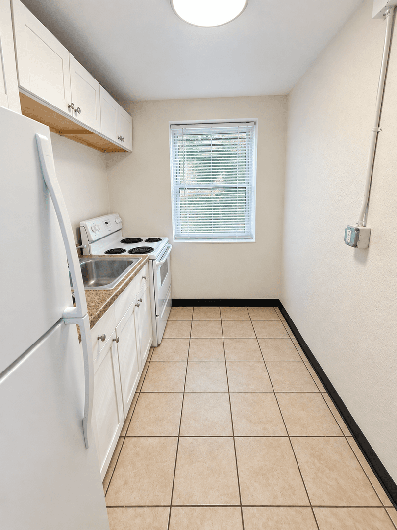 McKeesport Apartment: 618 Versailles Avenue