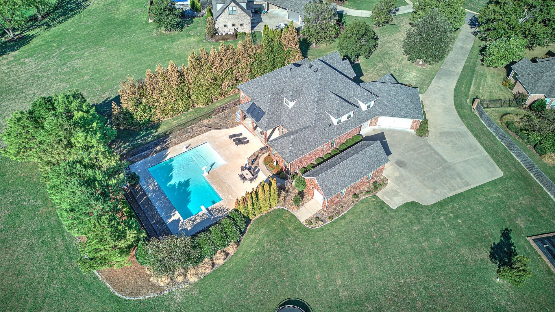 Springdale House: 6482 Wells Cir