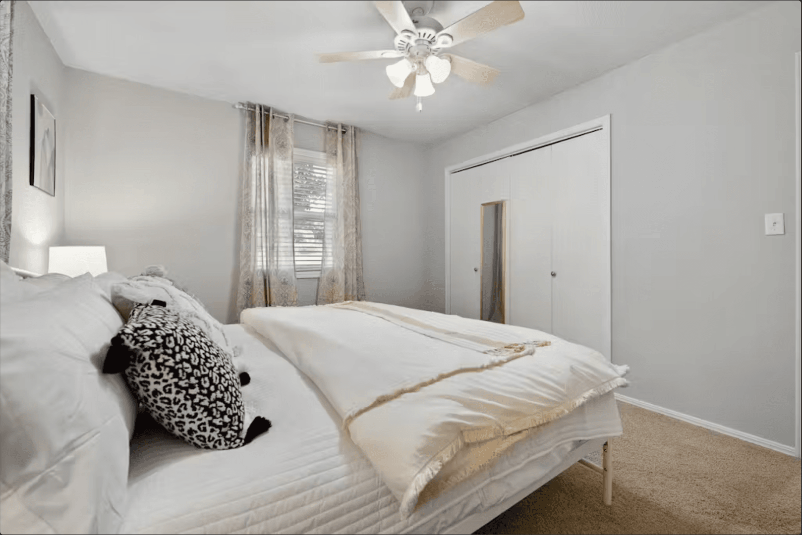 Bella Vista House: 15 Churchill Drive (F/S)