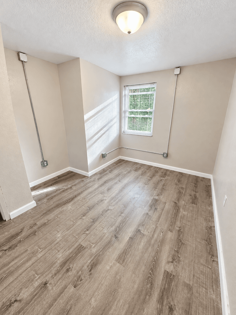 McKeesport Apartment: 618 Versailles Avenue