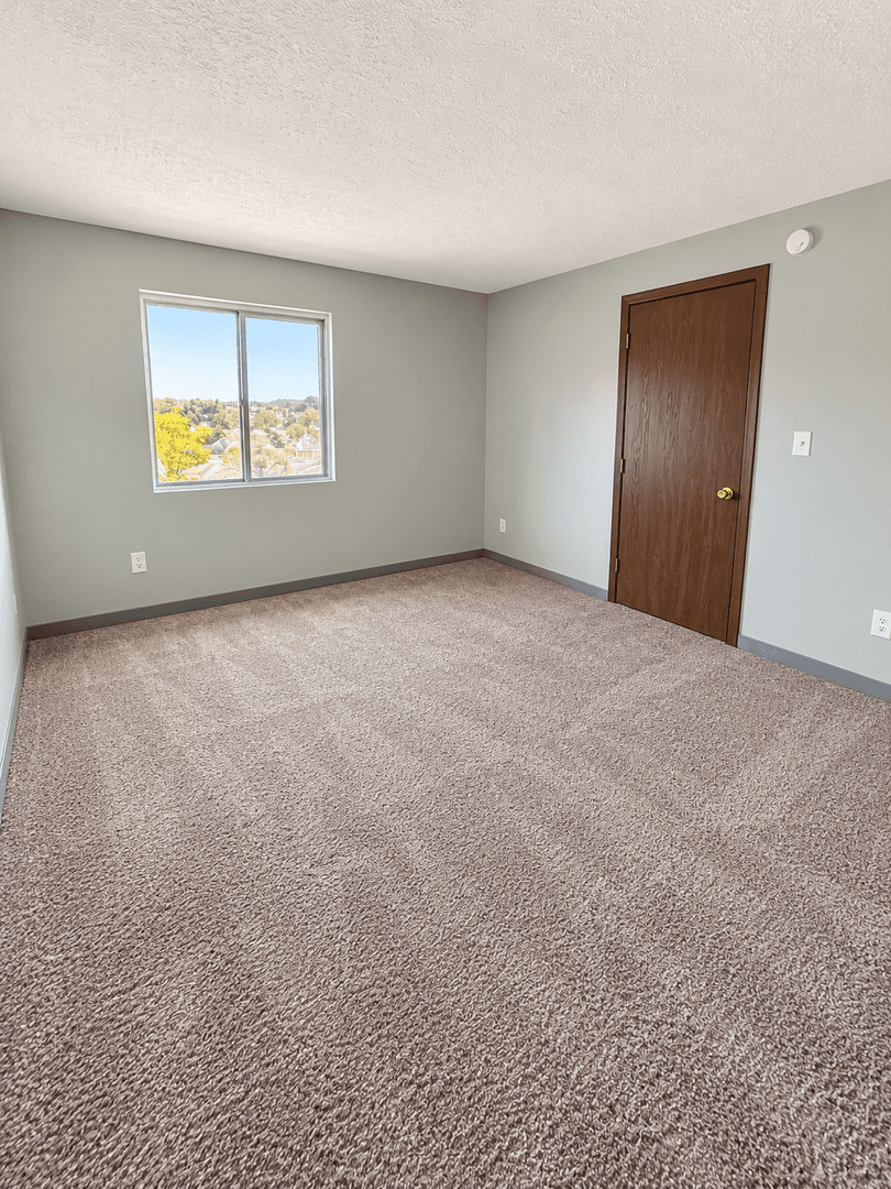 Carnegie Apartment: 711 Cubbage Street