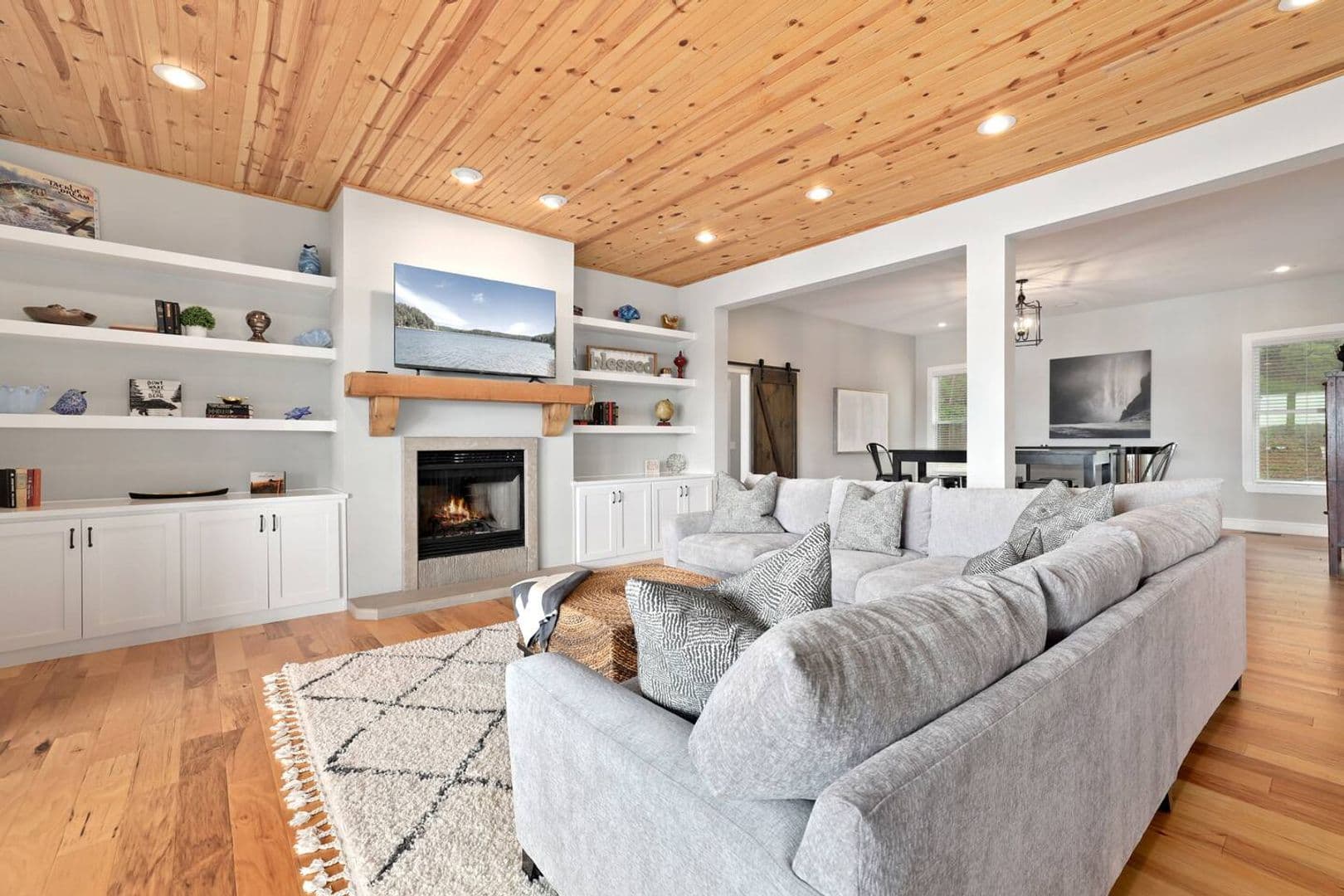 Rogers House: 16217 Highway 12