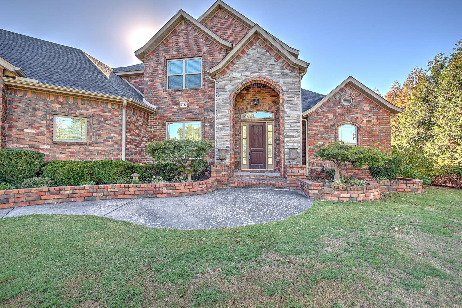 Springdale House: 6482 Wells Cir