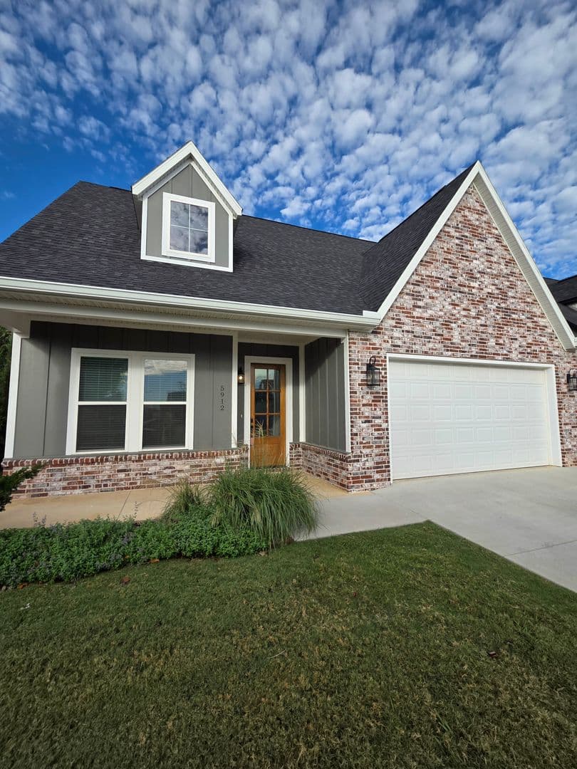 Rogers House: 5912 S 41st St