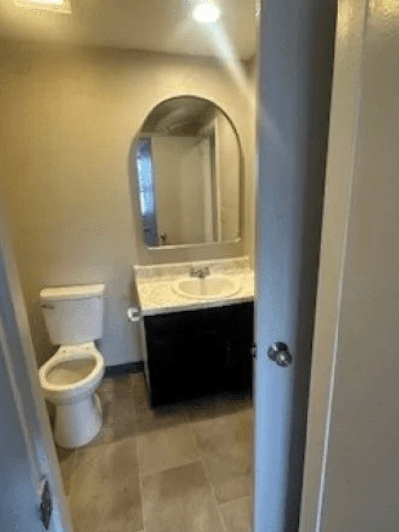 McKees Rocks Apartment: 321 Ella Street