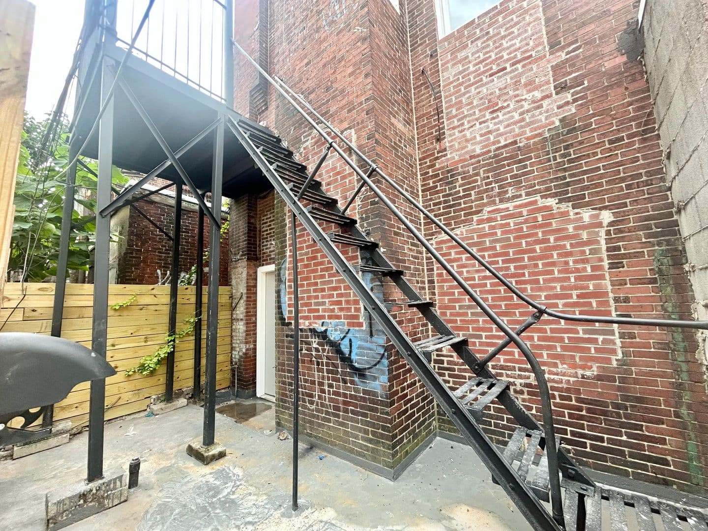 Philadelphia Apartment: 2725 W Girard Ave