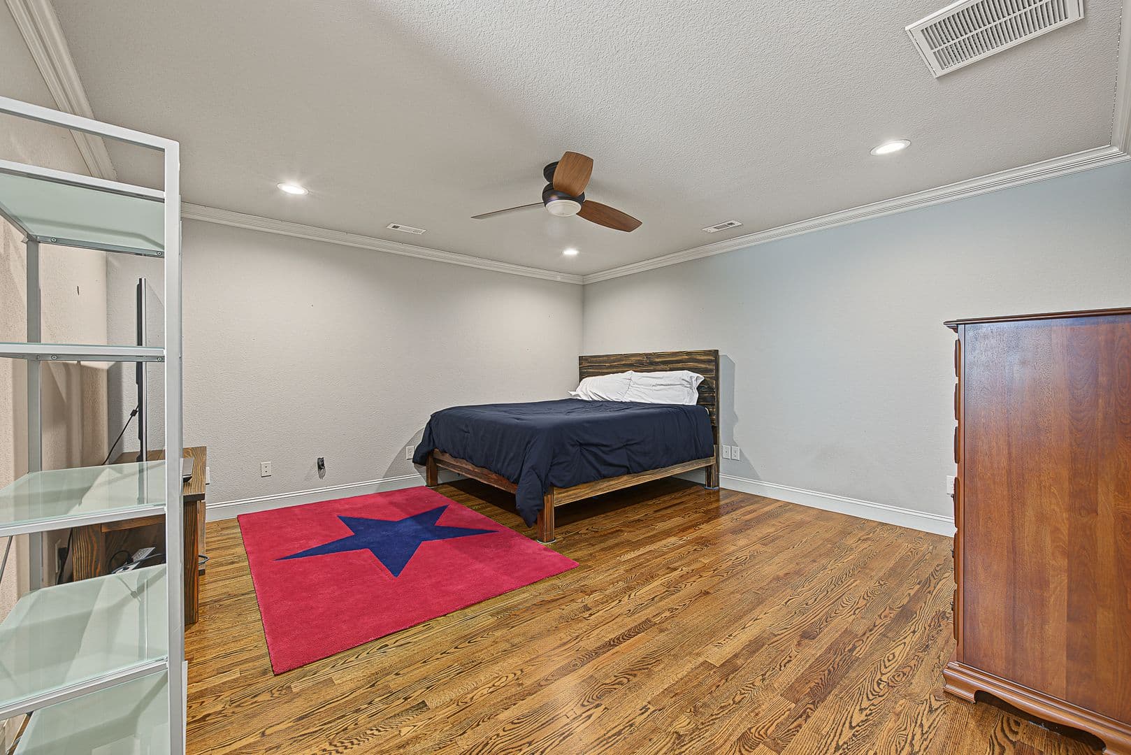 Springdale House: 6482 Wells Cir
