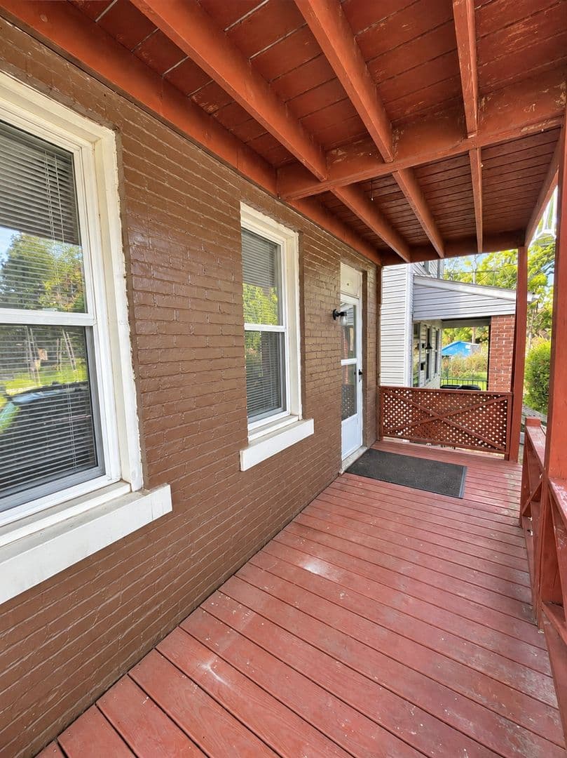 Pittsburgh Apartment: 218 Four Mile Run