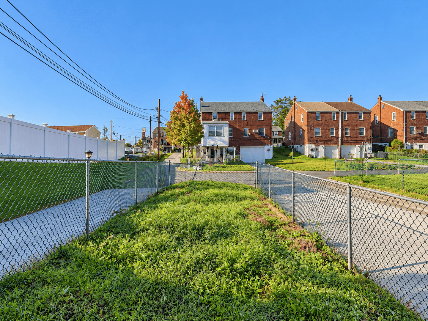 Holmes House: 329 Holmes Rd