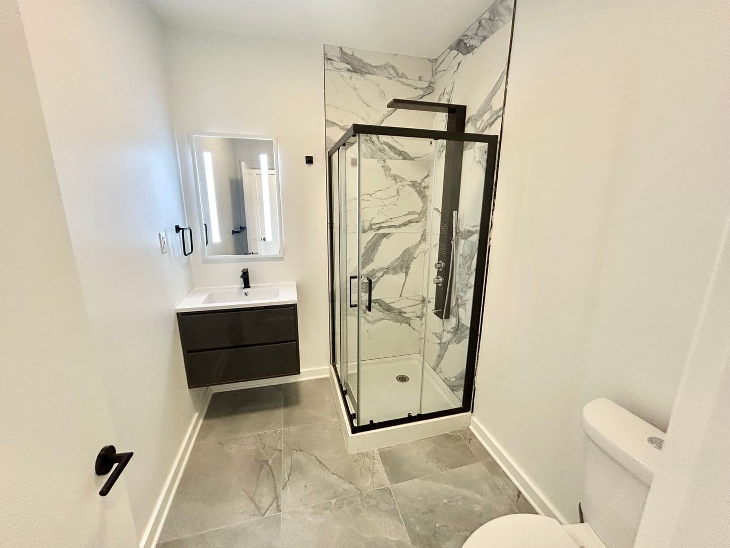 Philadelphia Apartment: 2725 W Girard Ave