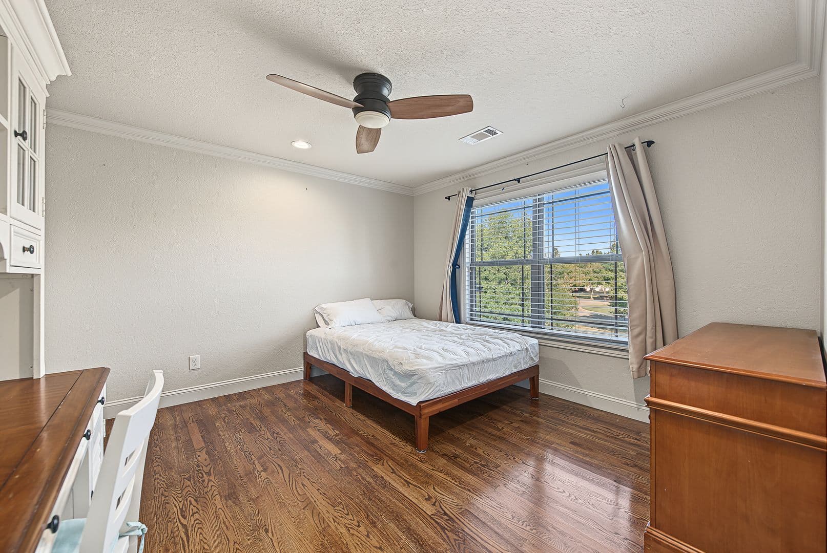 Springdale House: 6482 Wells Cir