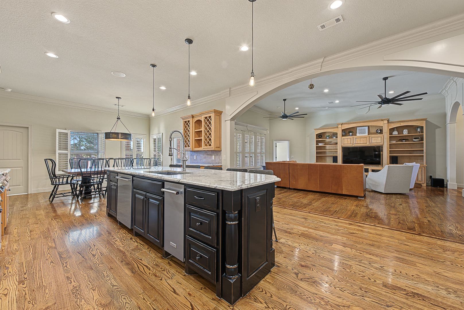 Springdale House: 6482 Wells Cir