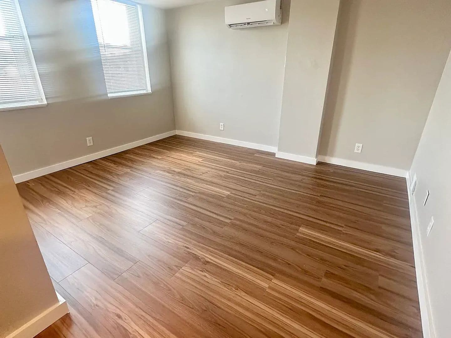 McKees Rocks Apartment: 321 Ella Street