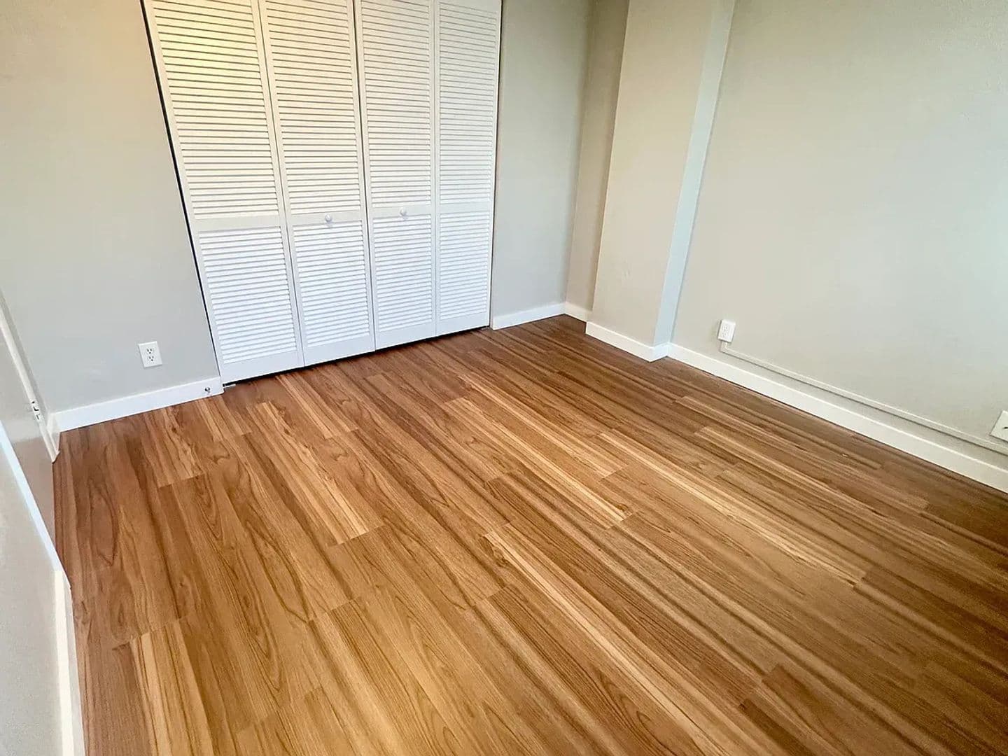 McKees Rocks Apartment: 321 Ella Street