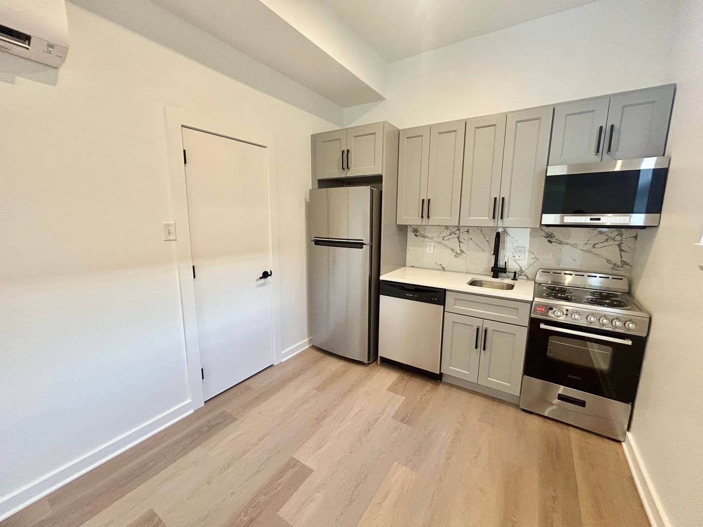 Philadelphia Apartment: 2725 W Girard Ave