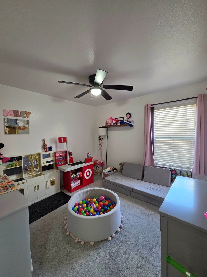 Rogers House: 207 E Marietta Ct