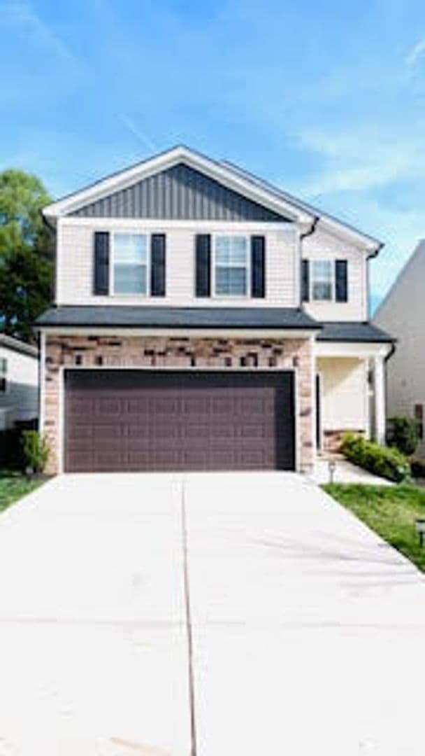 Winston-Salem House: 4231 Honeysuckle Vine Drive