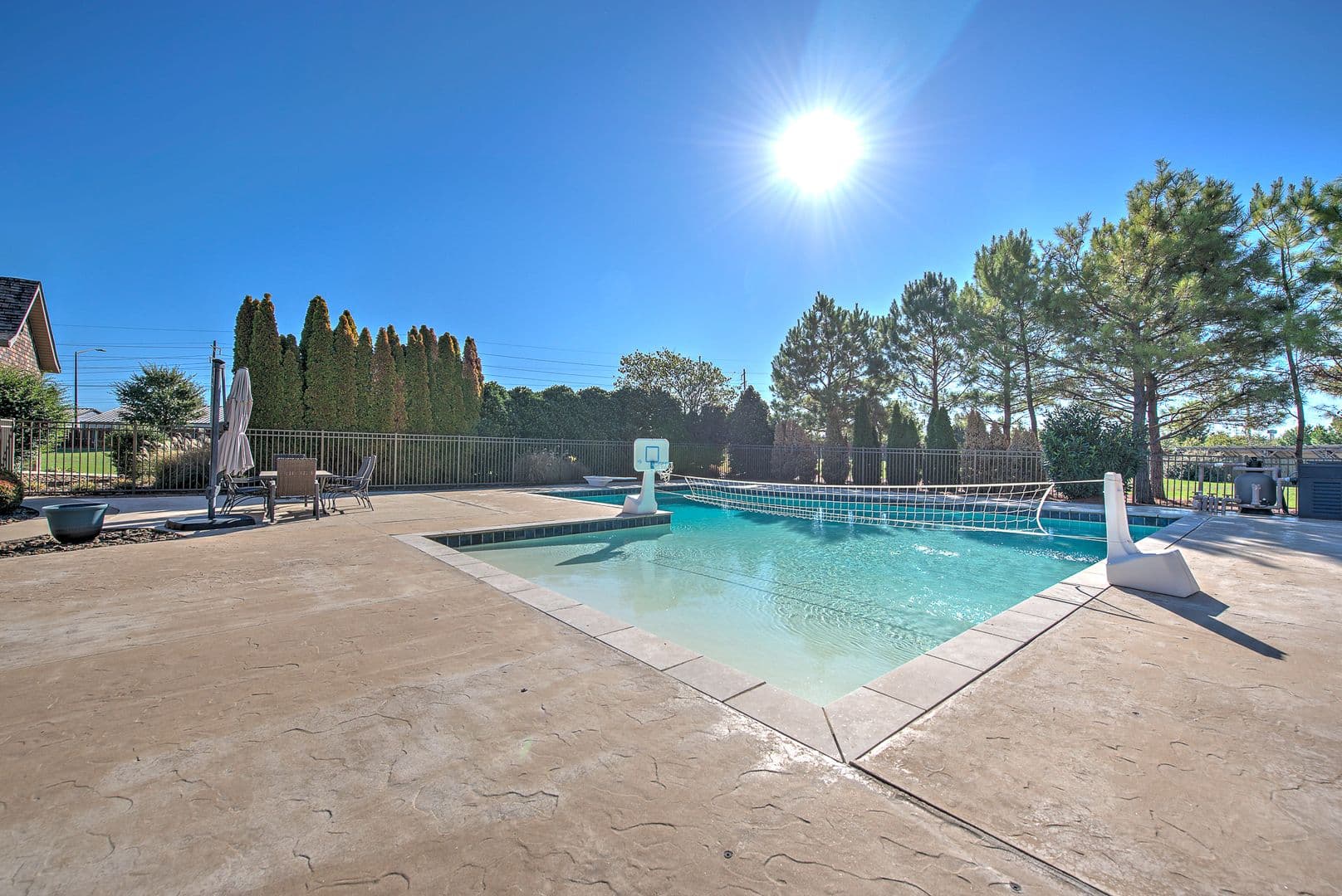 Springdale House: 6482 Wells Cir