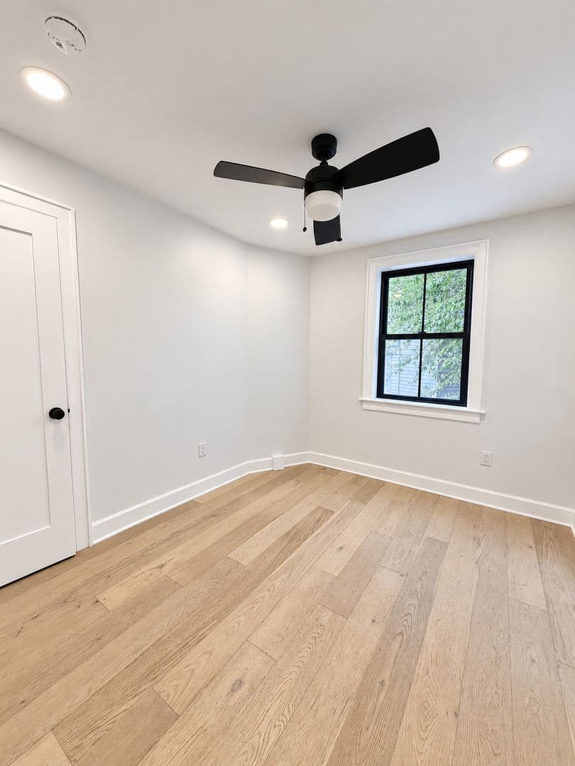 Philadelphia House: 117 East Allen Street