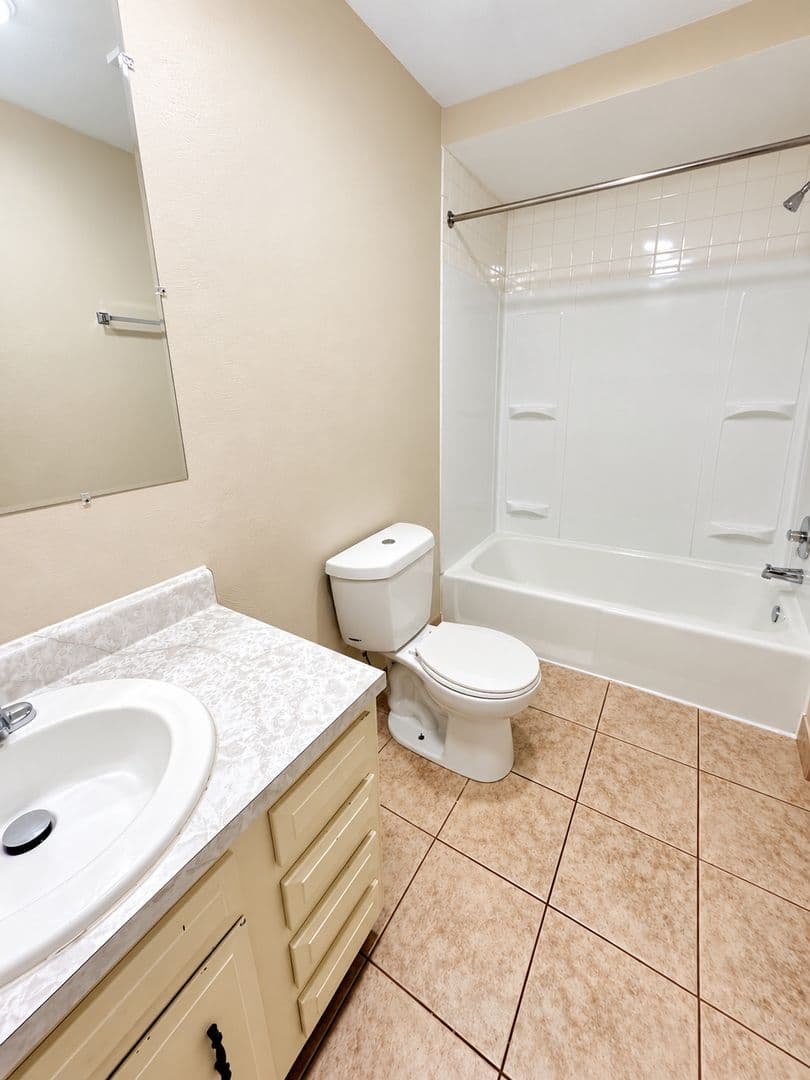 McKees Rocks Apartment: 321 Ella Street