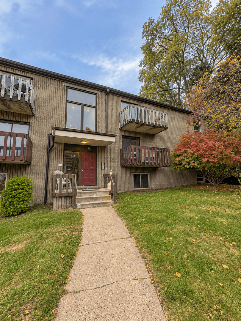 Carnegie Apartment: 711 Cubbage Street