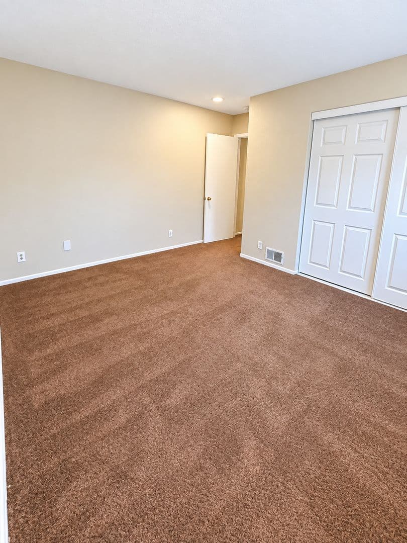 McKees Rocks Apartment: 321 Ella Street