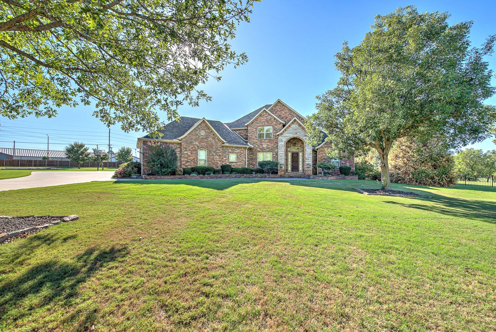 Springdale House: 6482 Wells Cir