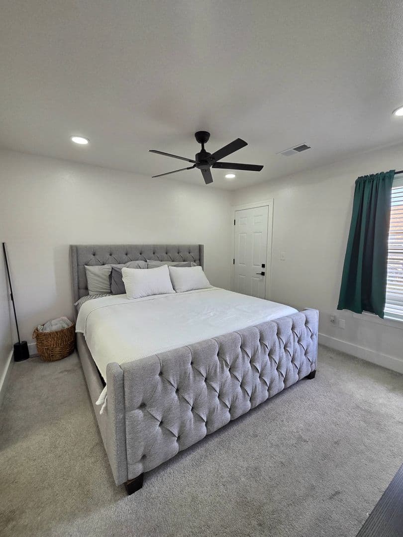 Rogers House: 207 E Marietta Ct