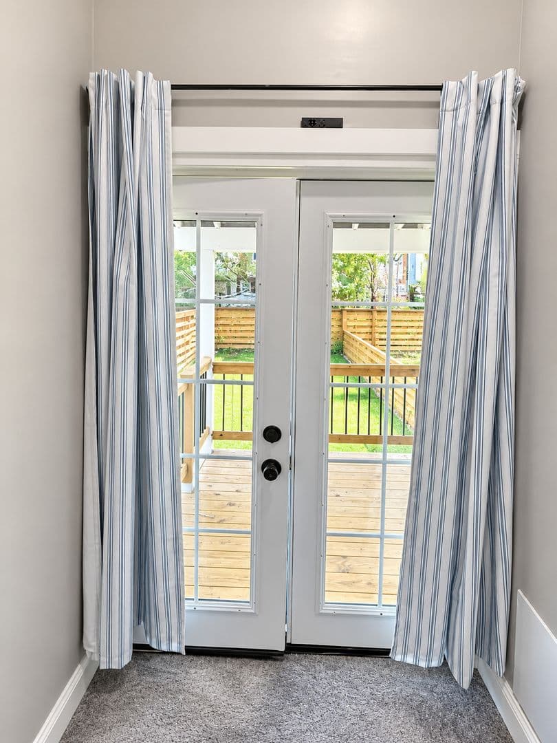 Philadelphia Apartment: 5033 Walnut Street