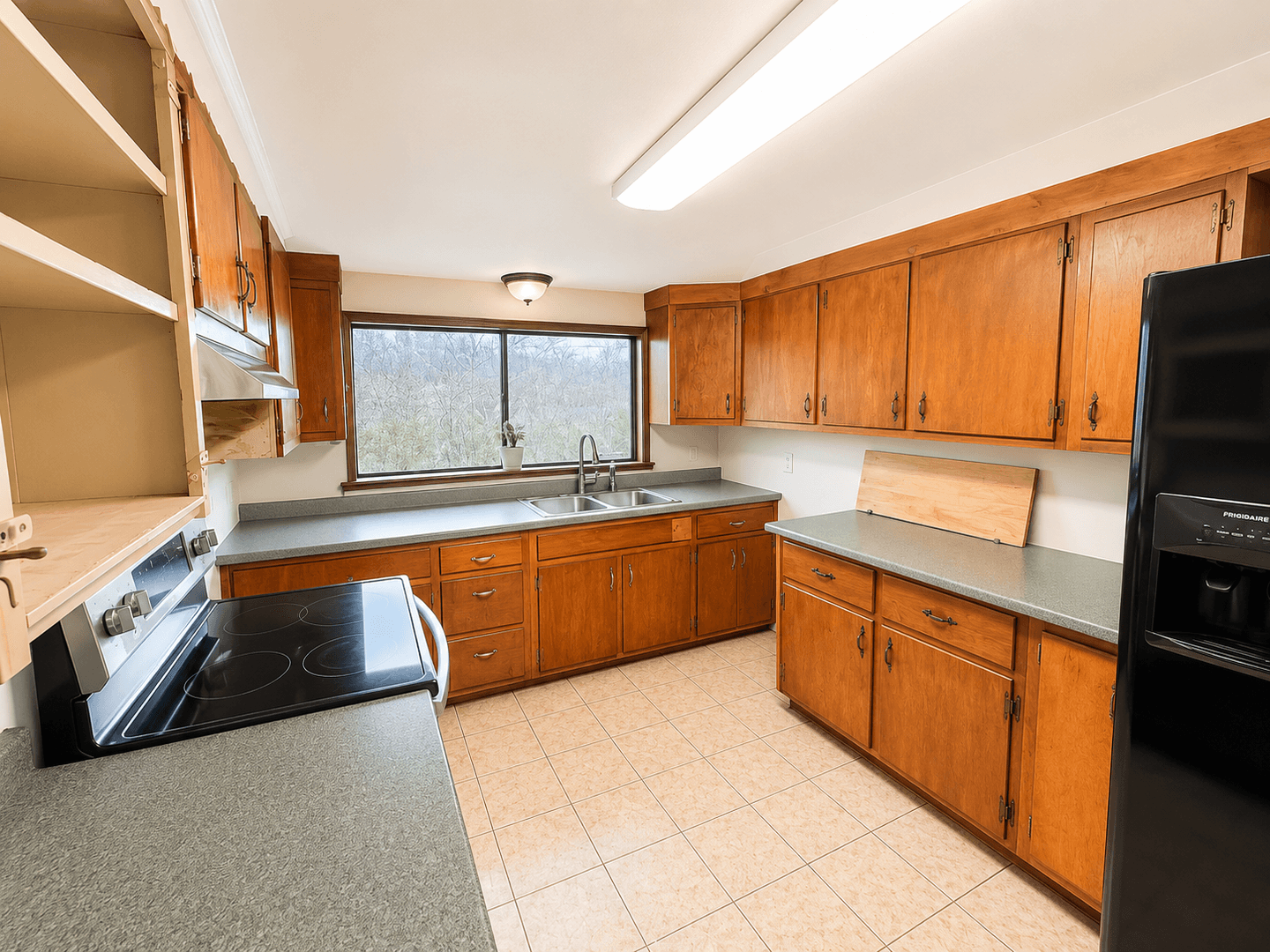 Verona House: 1445 Hulton Road