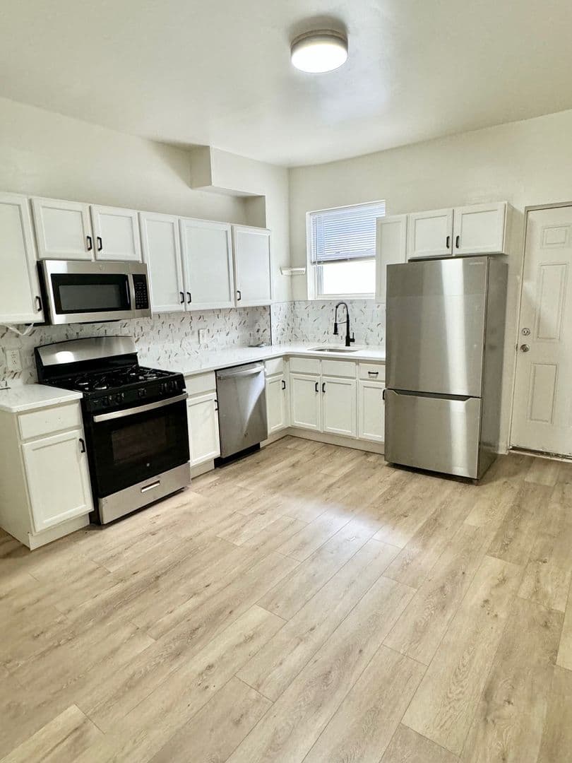 Philadelphia House: 2030 Waterloo St