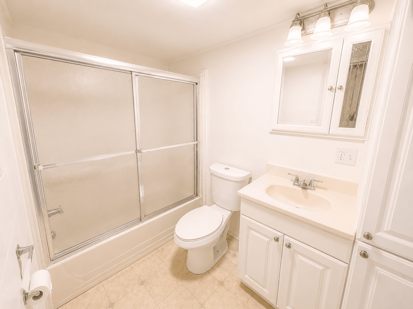 Verona House: 1445 Hulton Road