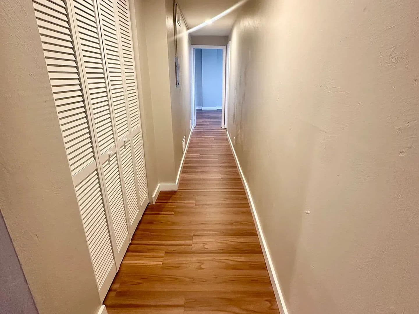 McKees Rocks Apartment: 321 Ella Street