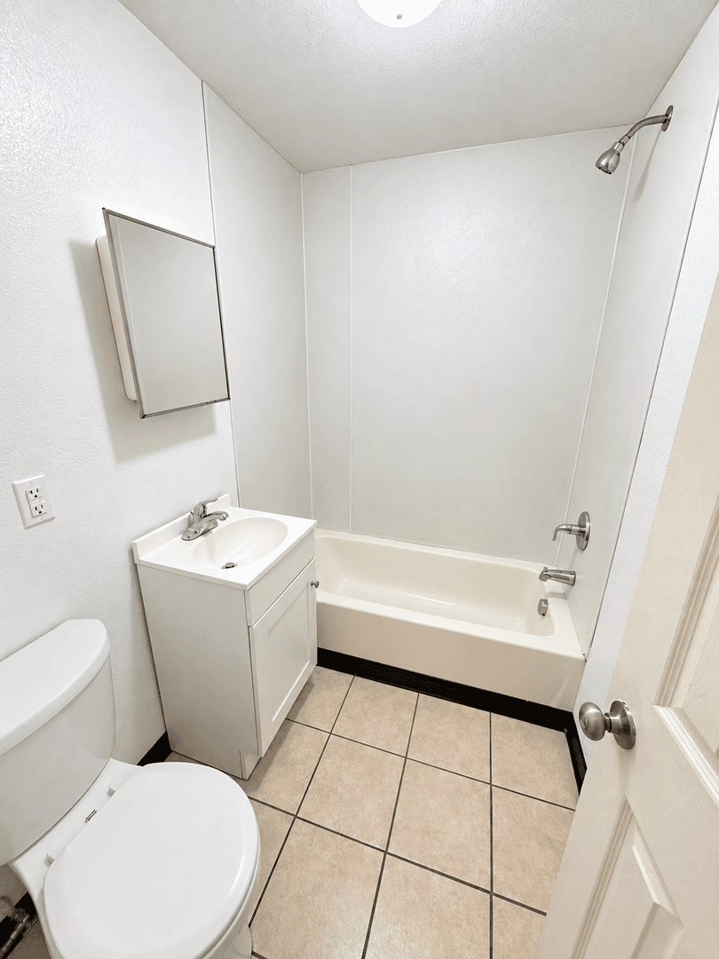 McKeesport Apartment: 618 Versailles Avenue