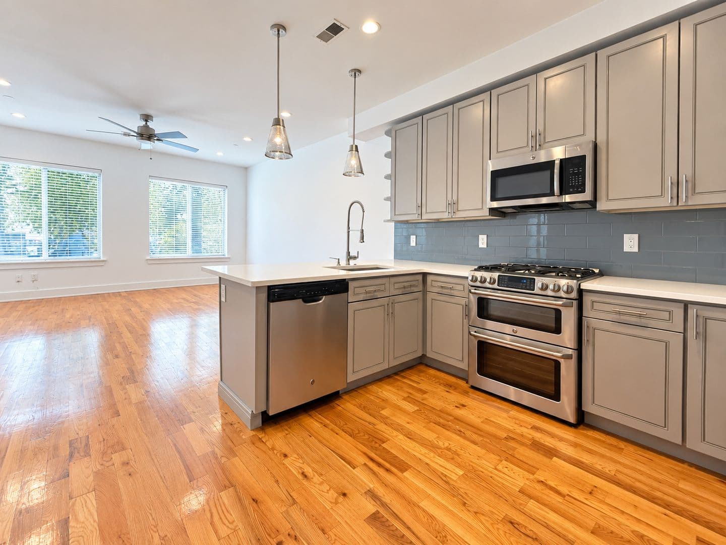 Philadelphia Apartment: 1422 Germantown Ave