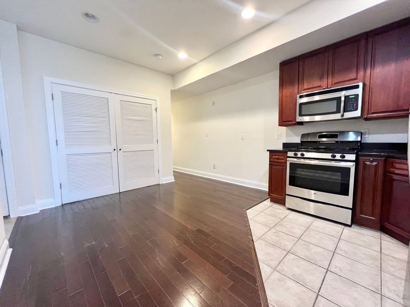 Philadelphia Apartment: 1928 North 17th Street