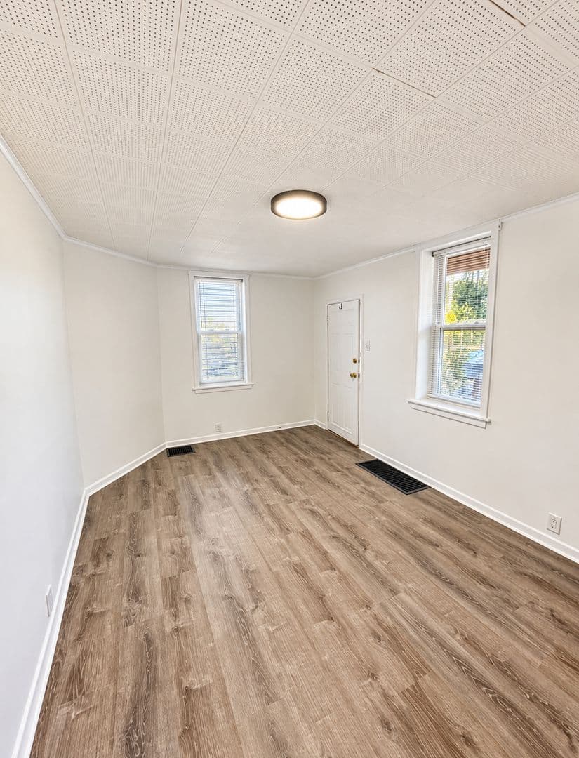 Pittsburgh Apartment: 218 Four Mile Run