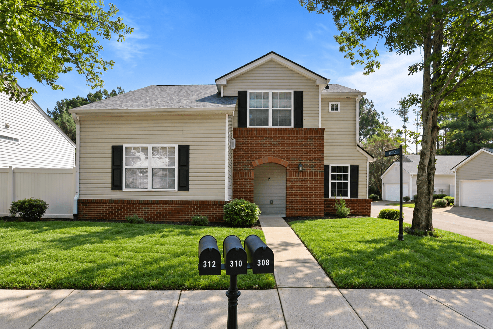 Woodstock House: 308 West Oaks Trail