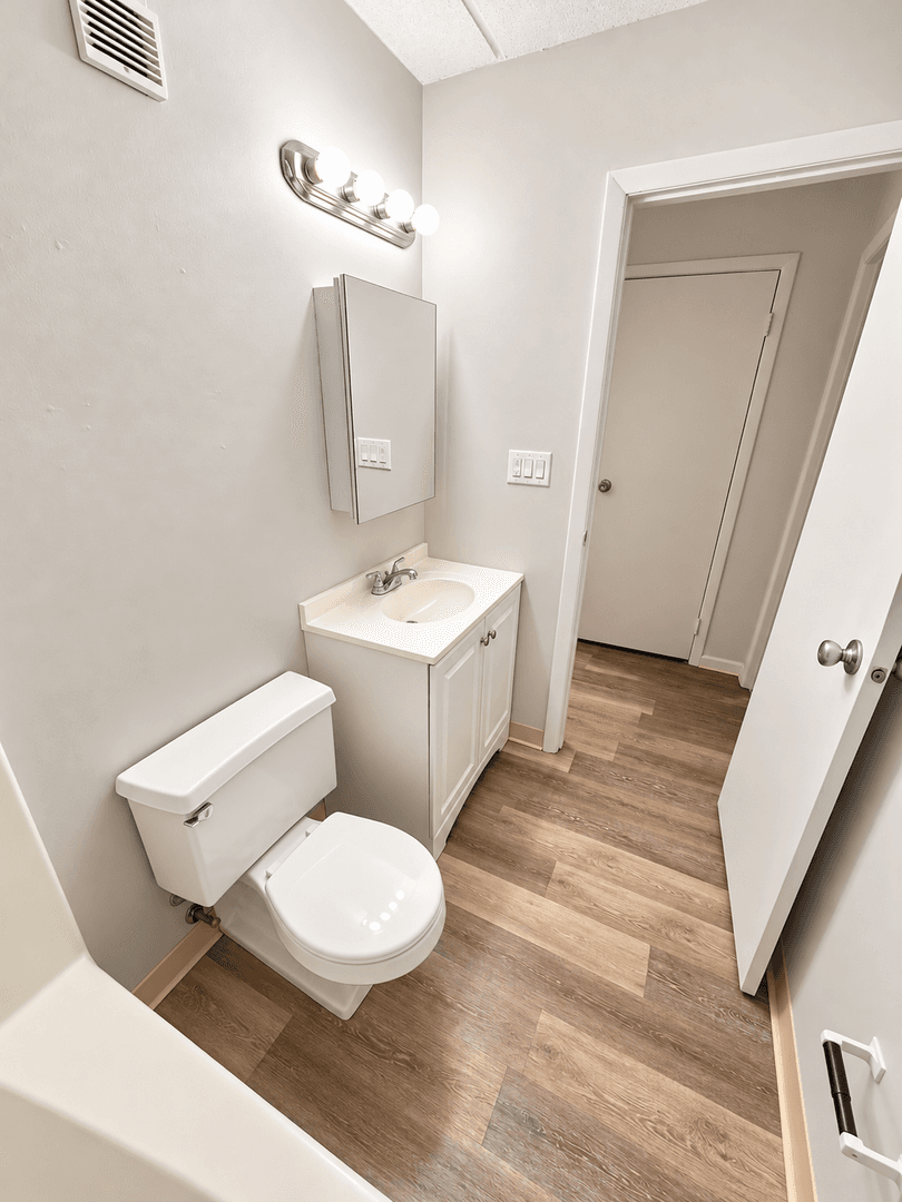 Carnegie Apartment: 711 Cubbage Street