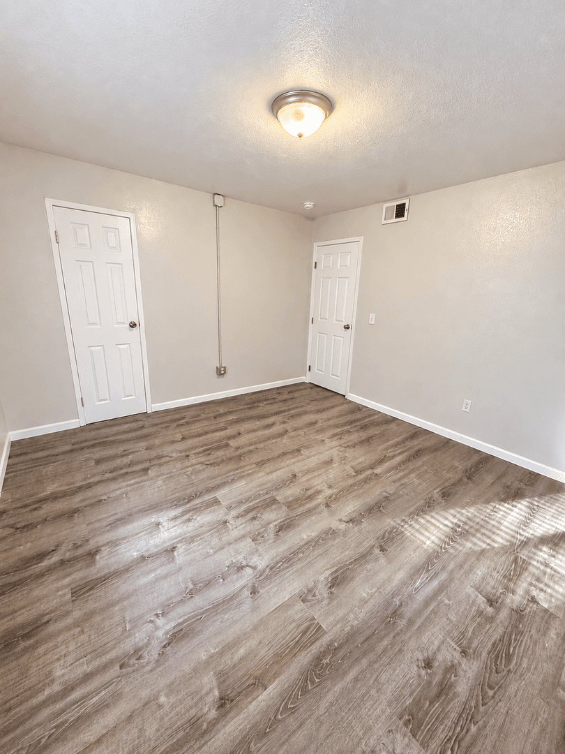 McKeesport Apartment: 618 Versailles Avenue