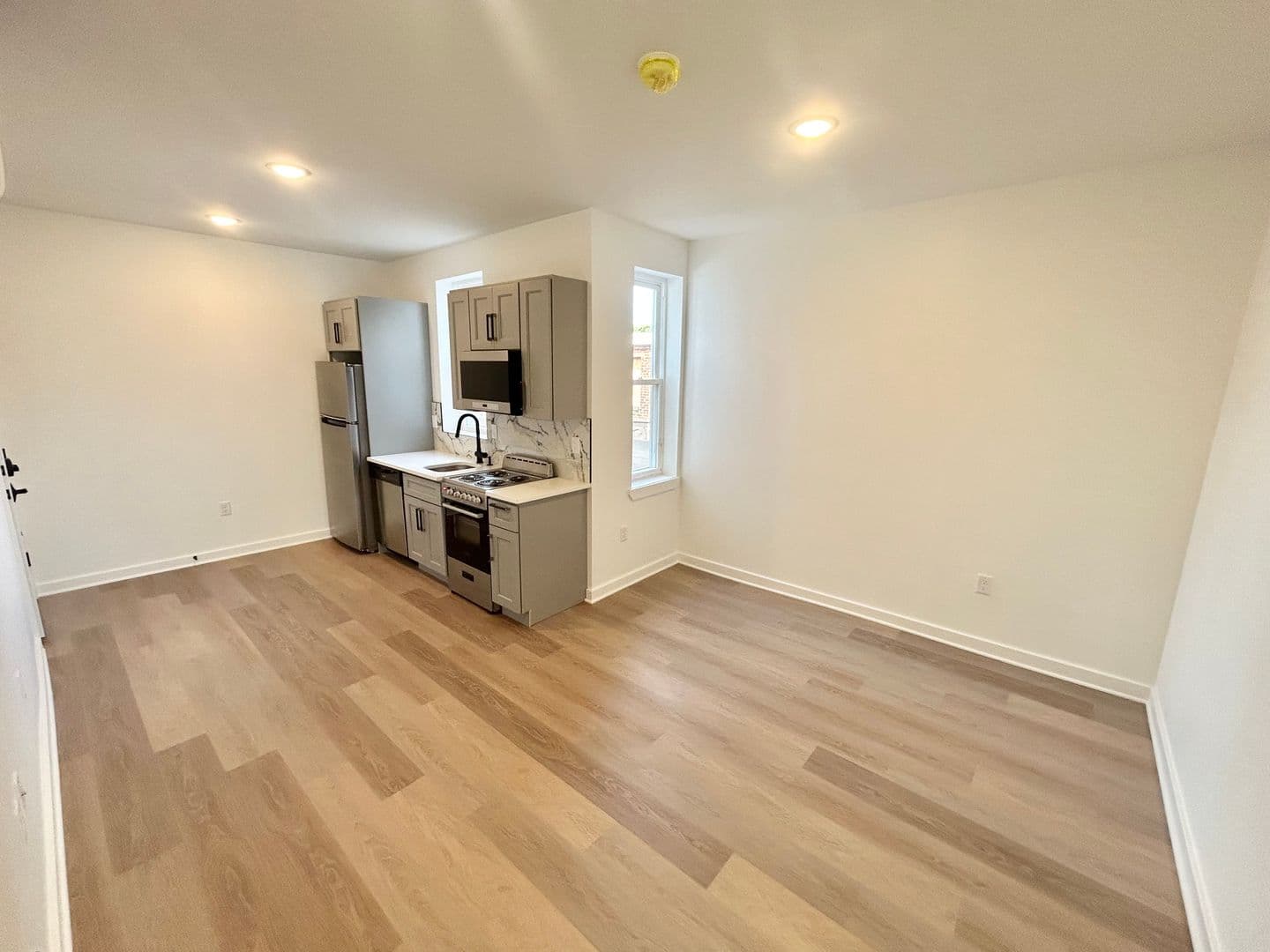 Philadelphia Apartment: 2725 W Girard Ave